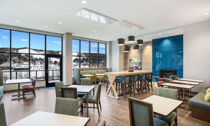 Houghton Hotel | Hampton Inn & Suites Houghton