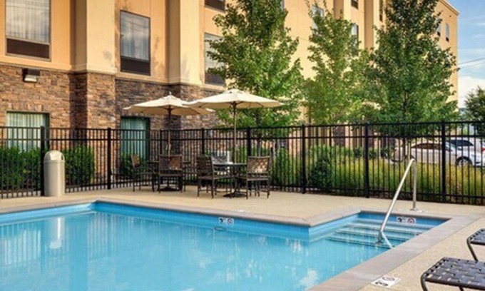 Pennington Bend Hotel | Hampton Inn & Suites Nashville @ Opryland