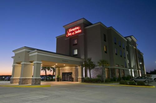 Wiggins Hotel | Hampton Inn & Suites Wiggins