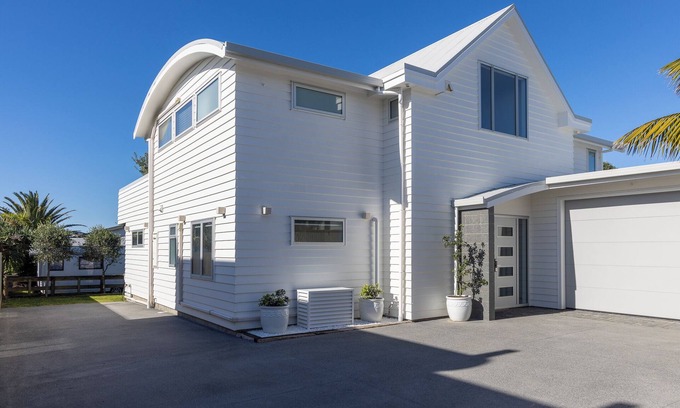 Whangamata House | Hampton Views - Luxe Beachfront Retreat