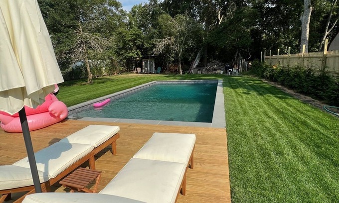 Hampton Bays House | Hamptons 2 bedroom with heated pool