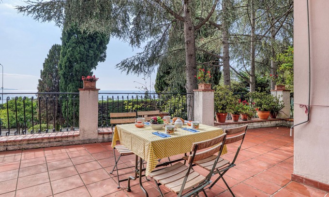 Latte Apartment | Hanbury Apt Pool And Sea, Ventimiglia, Italy
