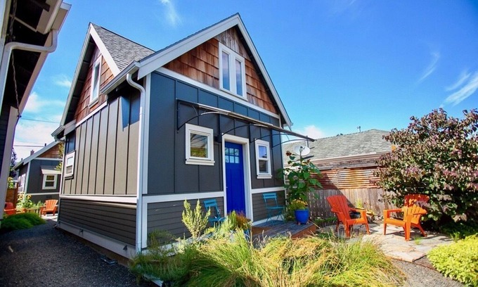 Mississippi District Cottage | Handcrafted Micro-Loft in close-in Portland, fun historic area - Blue Door