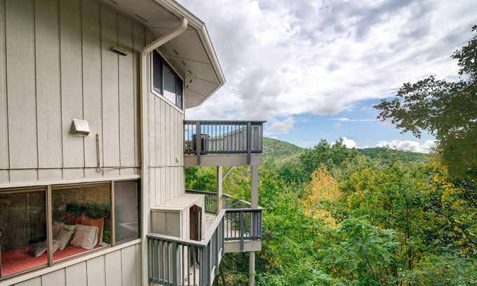 Montreat House | Hangin' Round | Unique Rondette with Game Room in Montreat!