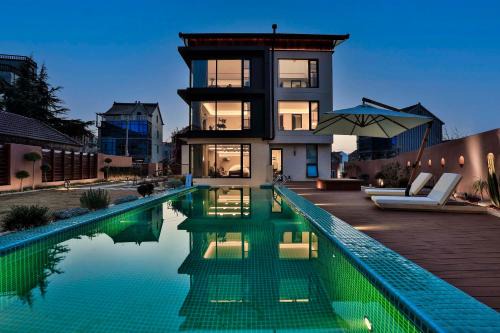 Hangzhou Hotel | Hangzhou Tonglu Baobao Hotel ,Whole house intelligent,private pool villa,featured mahjong parlor, whole house surround sound KTV, free parking, shuttle service, Chinese breakfast