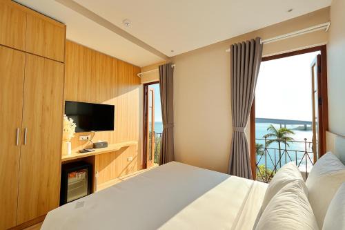 An Thoi Hotel | HANZ Lagoon Sunset Escape
