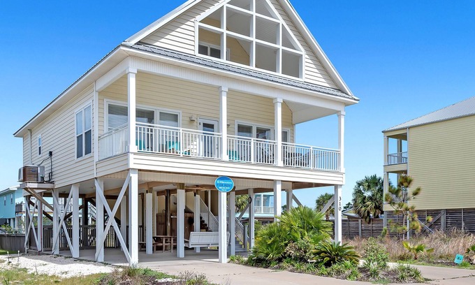 Gulf Shores House | Happy Feet ~ Pet-Friendly, Steps to Beach + $400 in FREE Activities Daily ~ Zoo/Parasailing + More