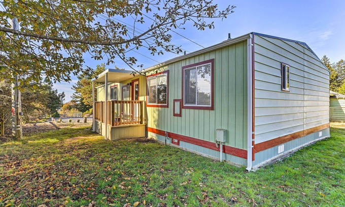 McKinleyville House | 'Happy Hippie Chicks' Retreat w/Farm Animals