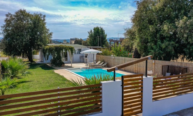 Pigianos Kampos Villa | Hara's beach villa with private pool