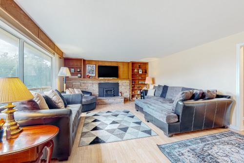 Oak Harbor House | Harbor Haven Retreat