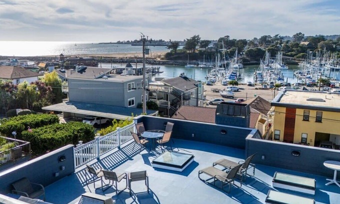 Eastside Santa Cruz House | Harbor Home - 2 blocks from the beach!