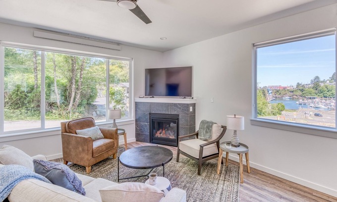 Depoe Bay House | Harbor Lights 6 - Maritime Magic: Coastal Charm