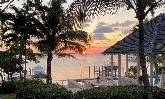 Dunmore Town Cottage | HARBOUR VIEW Full Property - Bayfront Bliss! Luxury escape, sunset views!