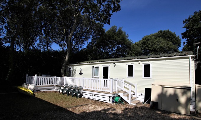 Mudeford House | Harbourside - a sandhills caravan that sleeps 4 guests in 2 bedrooms