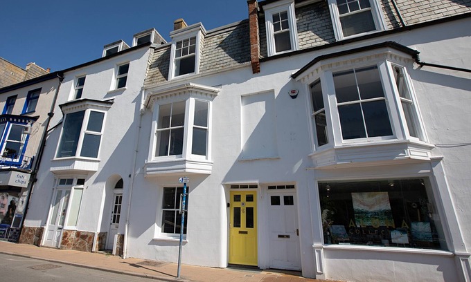 Hele House | Harbourside cottage on the Quay in Ilfracombe with hot tub