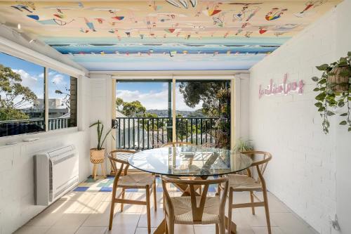 McMahons Point Apartment | Harbourside Pad with Waterfront Views