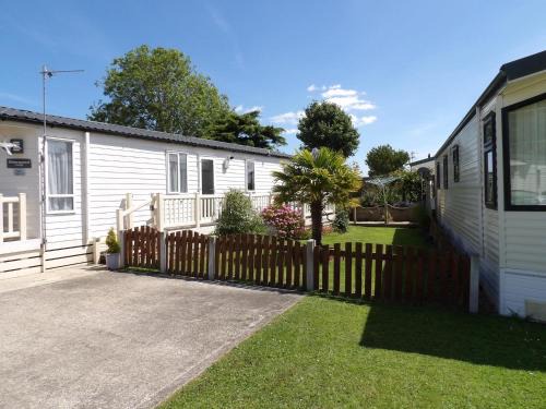 Patrington Haven House | Hares Haven pet friendly sleeps 6