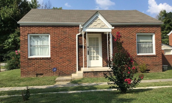 Dayhoit House | Harlan, Ky Modern Private Guesthouse 304 Historic Downtown (Vela's Villas)