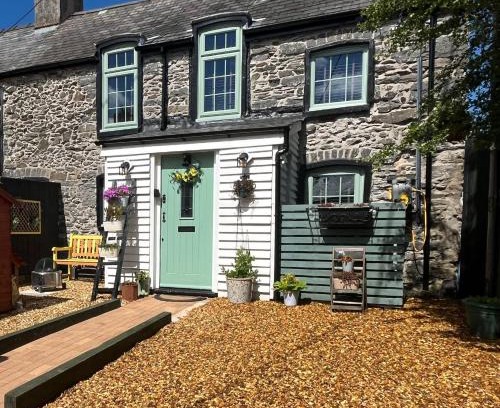 Llangernyw House | Harlequin Cottage