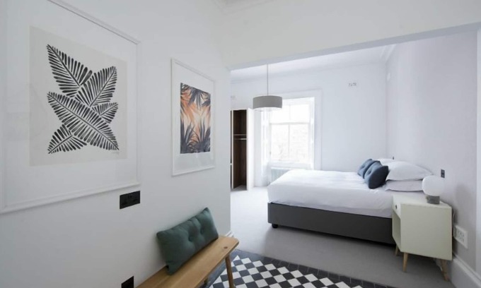 Isle of Lewis Cottage | Harris (Deluxe Bedroom) - a lews castle that sleeps 2 guests in 1 bedroom