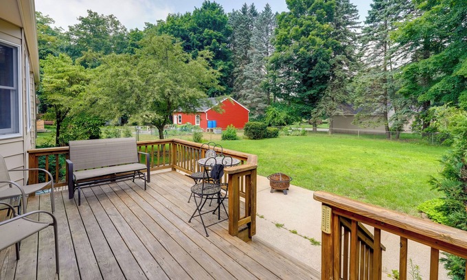Hart House | Hart Haven w/Cozy Fireplace, Deck & Grill!