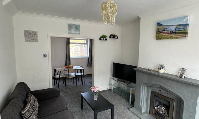Hartlepool House | Hartlepool - 2 bedroom - near seaside - Sleeps 5