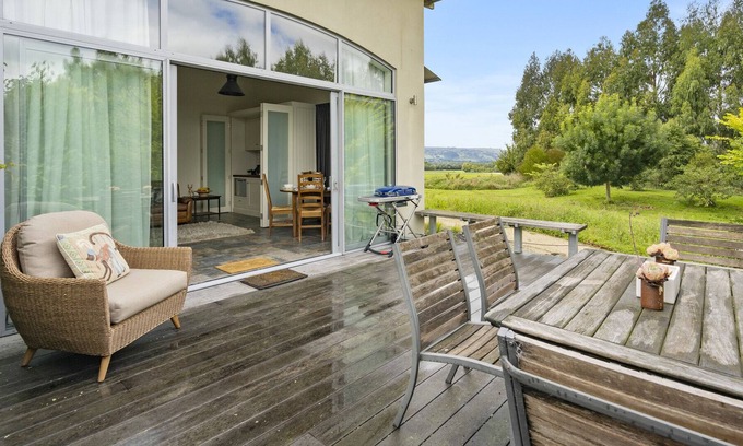 Gladstone House | Harvest Escape – Carterton Holiday Apartment