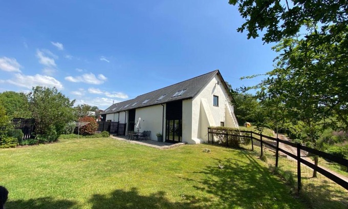 Honiton House | Harvest Moon