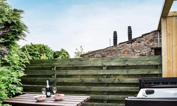 Hawes House | Harveys Hideaway 2 UK33856
