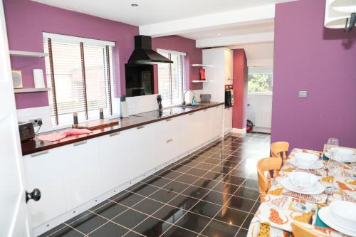 Hassocks House | Hassocks Hideaway with Parking Garden