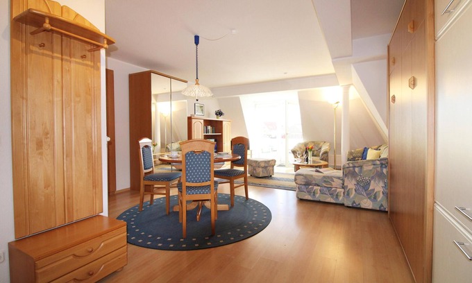 Kuehlungsborn Apartment | Haus Eichsfeldia WE 13: friendly 1-room apartment close to the beach (2 min.)