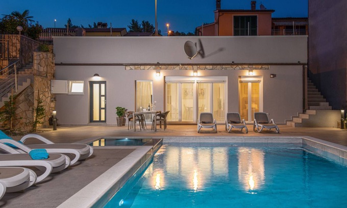 Rabac Ski Chalet | Haus Quadro mit fantastischem privatem Pool