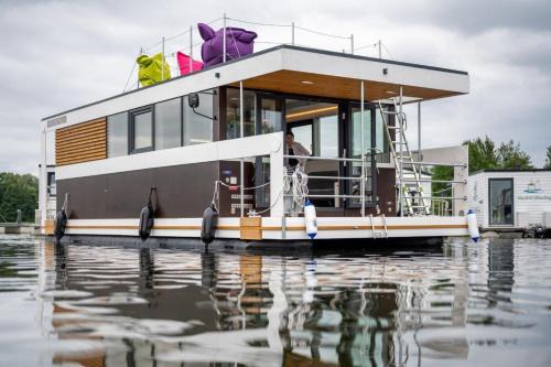 Hradistko Boat Rental | Hausbót na Vltavě