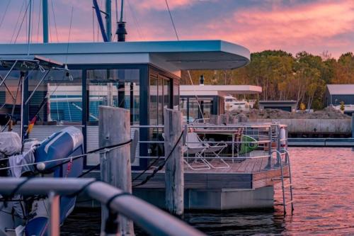 Peenemuende Boat Rental | Hausboot Paradise - LP9
