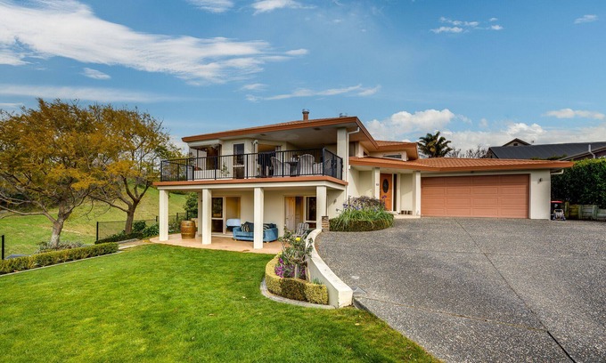 Havelock North House | Havelock Heights - Havelock North Holiday Home
