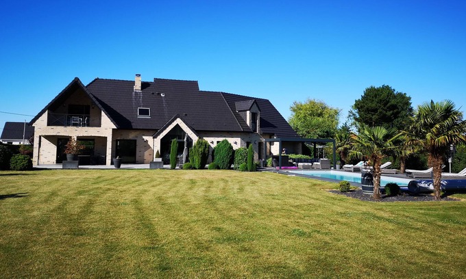Nielles-les-Ardres House | Haven of peace with family or friends, house with large swimming pool and pergola