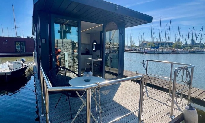 Monnickendam Boat Rental | Havenlodge Eclipse Monnickendam