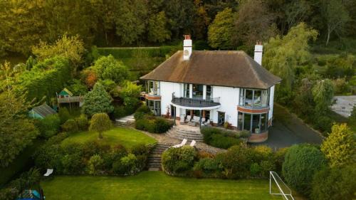 Scarborough House | Hawkwood Court - with Hot Tub, Cinema, Gym, Games Room & Outdoor Kitchen