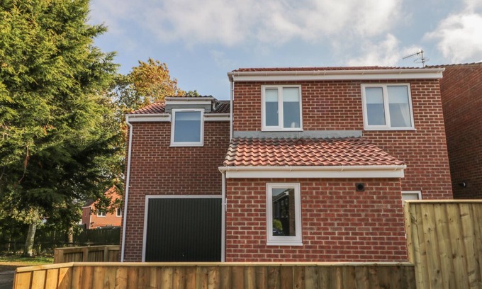 Ruswarp Cottage | HAWTHORN, pet friendly, country holiday cottage in Whitby