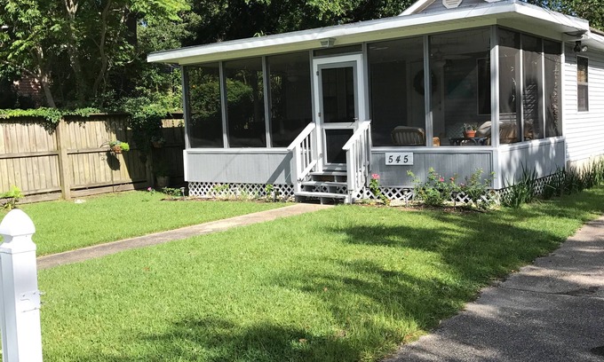 Pass Christian Cottage | Hayden Cottage. Great location and comfortable cottage.