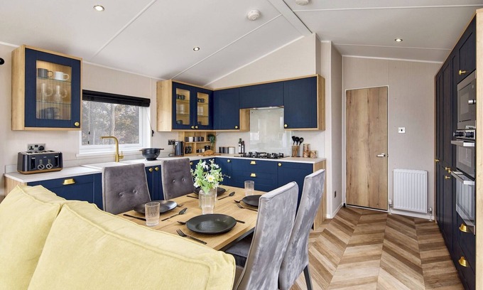Hayling Island House | Hayling Island 2 Bed Hot Tub Caravan SM20