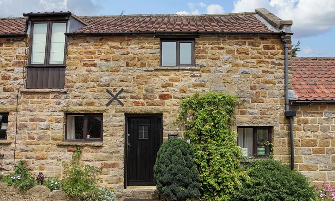 Scarborough Cottage | HAYLOFT COTTAGE, pet friendly, with a garden in Staintondale