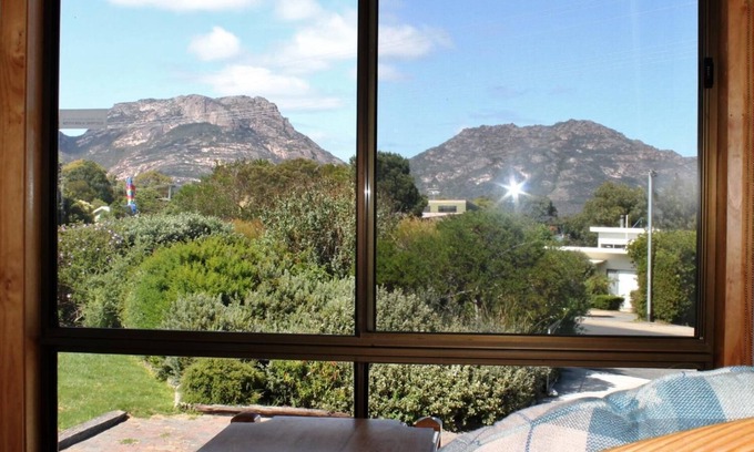Coles Bay House | Hazards House