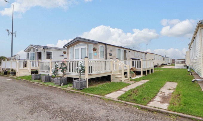 Rhyl Cottage | HAZEL PARK 11 HP11, pet friendly, character holiday cottage in Rhyl