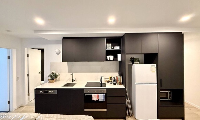 Reid Apartment | Heart of CBD Stylish 2BR Apt-Quiet-pool-view-BBQ