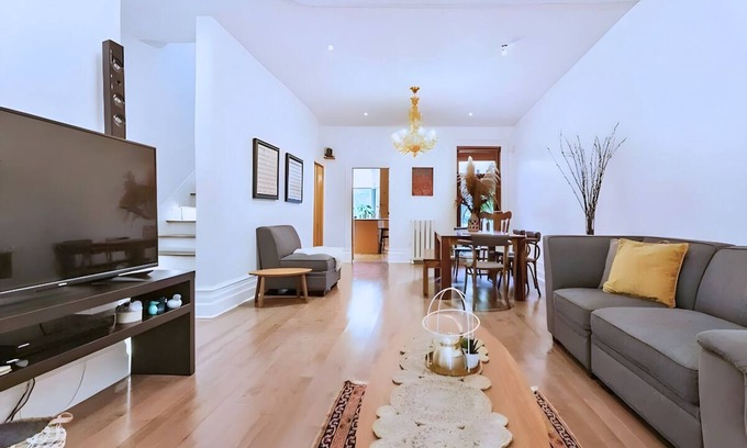 Milton Park House | Heart of Downton Montreal Milton/Sherbrook CITQ# 301085