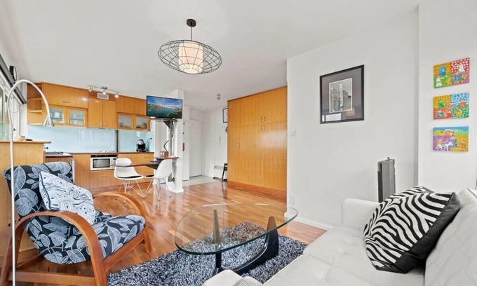 Potts Point Apartment | Heart Of The City Minutes from Macleay Street