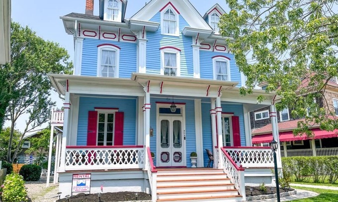 Cape May House | Heart of Town! Close to the beach and perfect for large families!