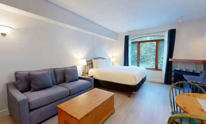 Sun Peaks Hotel | Hearthstone Lodge #213