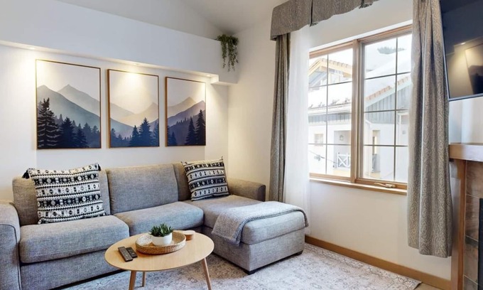 Sun Peaks Hotel | Hearthstone Lodge #332